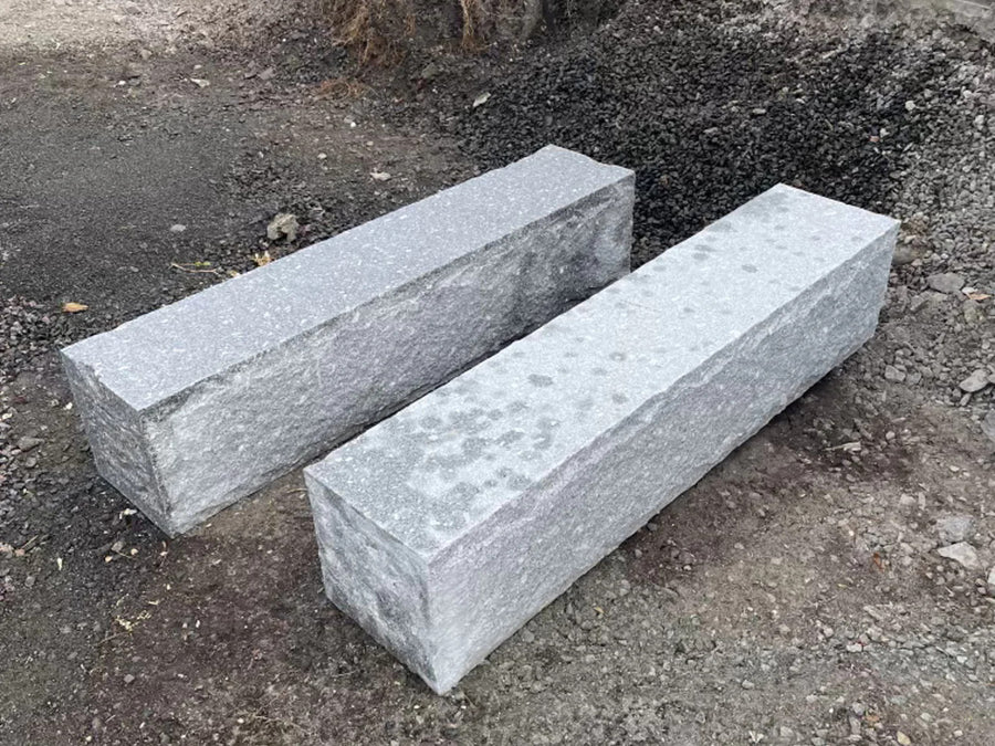 ABCSTEIN Granitt Støttemur 20x20 Kina G375 Lys Grå vist i utemiljø - mur
