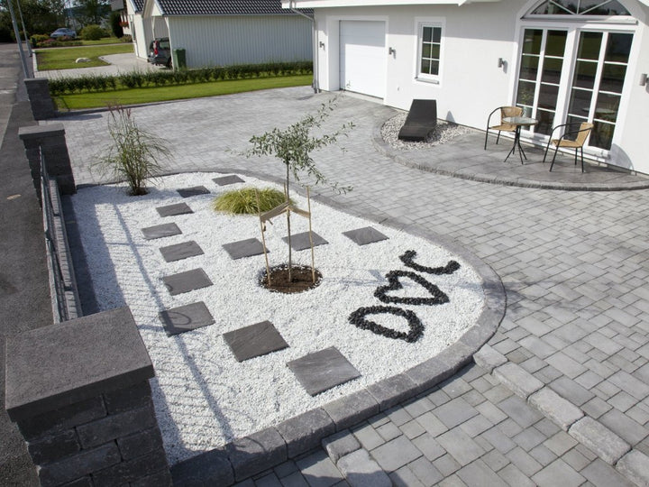 Benders Hvit Marmor 8/12 Knust Hagesingel Storsekk 800kg vist i utemiljø - grånitt