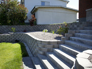 Benders Megastep 105x35x15cm Trappetrinn Grå vist i utemiljø