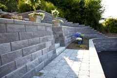 Benders Megastone 150 Grå trapp og hagemur med blomsterpotter