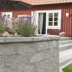 Benders Megatekk Topphelle 50x26x7cm Grå vist i utemiljø - megatäck patina grå 2521007H 900x900