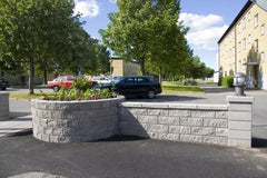 Benders Megawall Connector 200mm vist i utemiljø - Megawall offentlig miljö