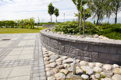 Benders Megawall Garden Grafitt buet hagemur med beplantning