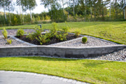 Benders Megawall Garden Grafitt hagemur ved plen og plantebed