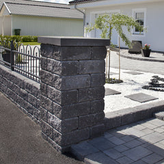 Benders Stolpetopp 60x60x8cm Grafitt vist i utemiljø - Stolptopp 2553001H
