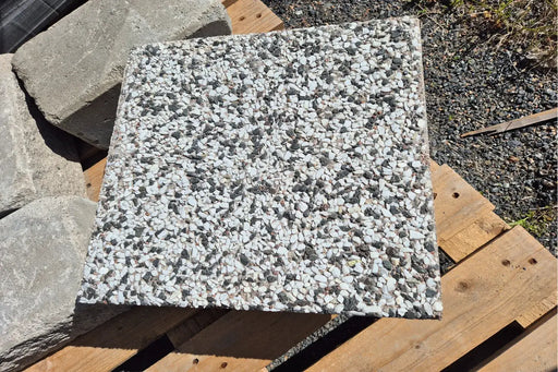 Frilagt Helle 40x40x5cm Hvit & Svartmix - Betongheller - Benders