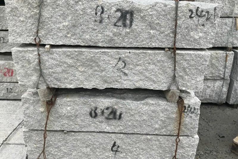 Granitt Kantstein 8x20x1 Lm. Råhugget 1x Løpemeter - ABCSTEIN