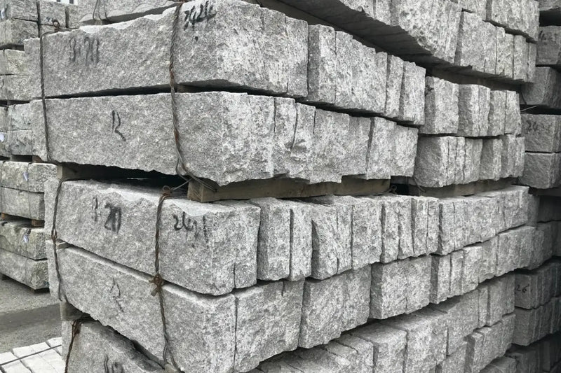 Granitt Kantstein 8x20x1 Lm. Råhugget - Benders